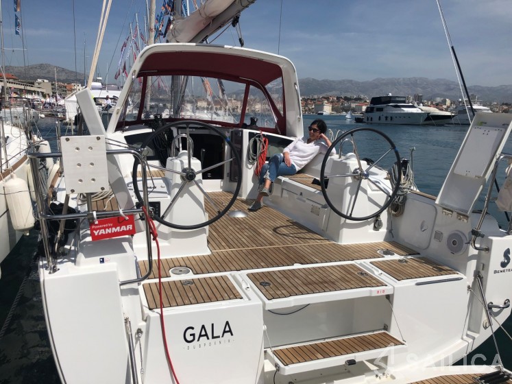 Oceanis 35 - Yacht Charter Sailica