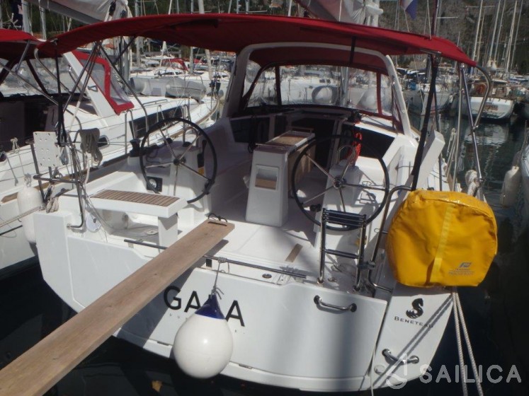 Oceanis 35 - Yacht Charter Sailica