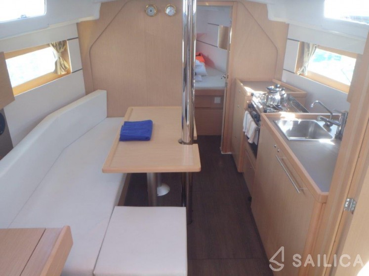 Oceanis 35 - Yacht Charter Sailica