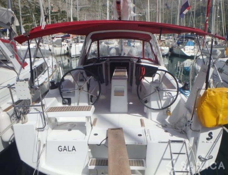 Oceanis 35 - Yacht Charter Sailica