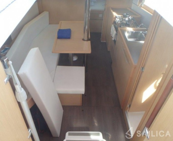 Oceanis 35 - Yacht Charter Sailica