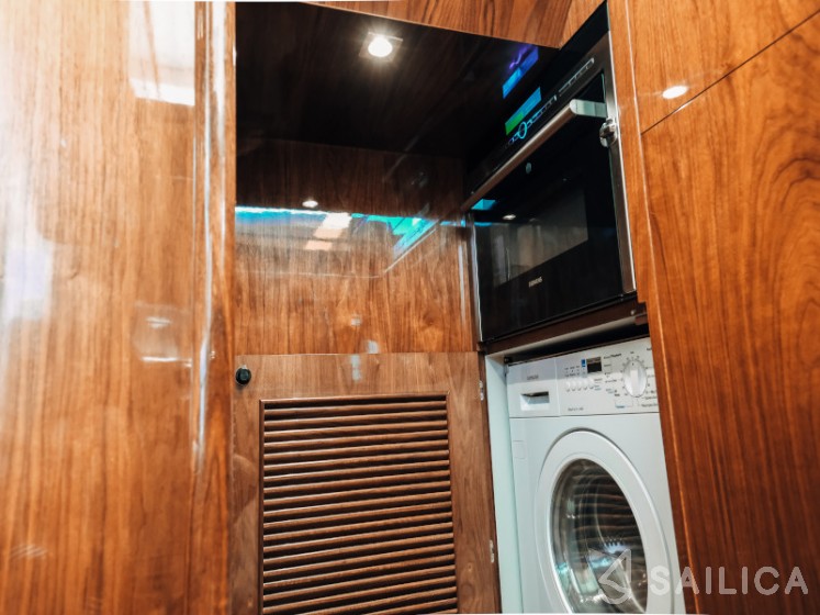 Elegance 60 Fly - Yacht Charter Sailica