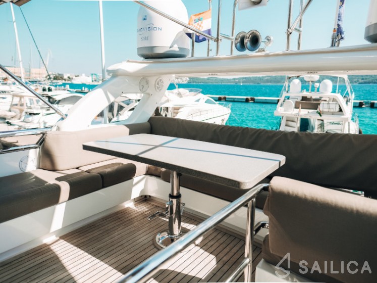 Elegance 60 Fly - Yacht Charter Sailica
