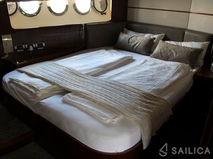 Elegance 60 Fly - Yacht Charter Sailica