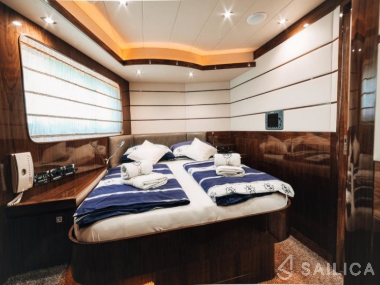 Elegance 60 Fly - Yacht Charter Sailica