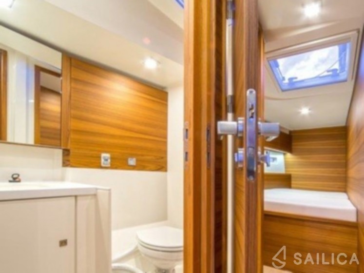 More 55 - Yacht Charter Sailica
