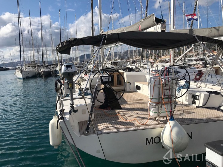More 55 - Yacht Charter Sailica