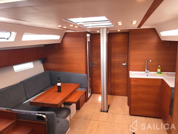 More 55 - Yacht Charter Sailica