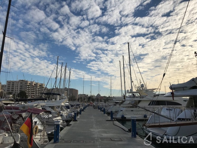 Bali 4.5 - Yacht Charter Sailica