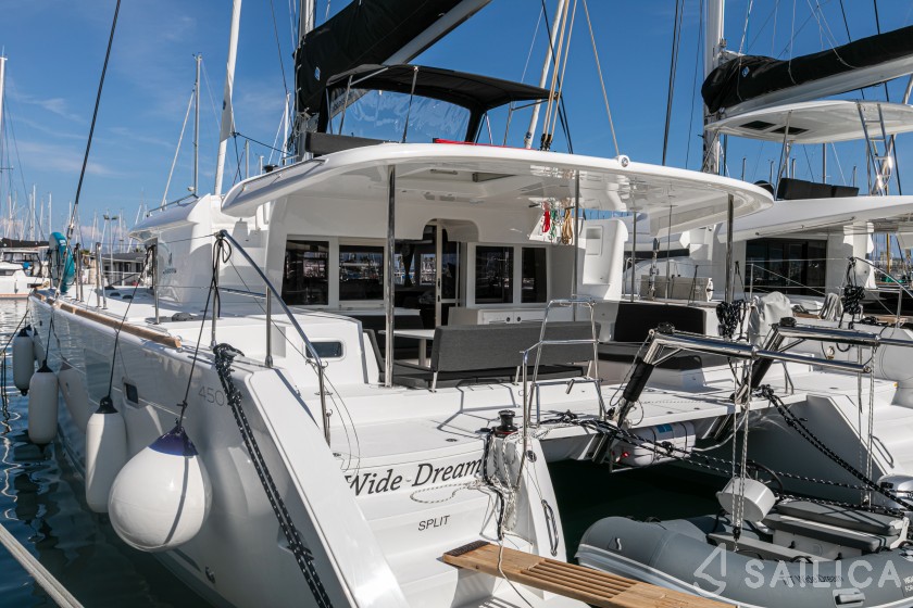 Lagoon 450  Flybridge - Yacht Charter Sailica