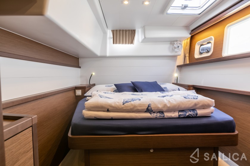 Lagoon 450  Flybridge - Yacht Charter Sailica