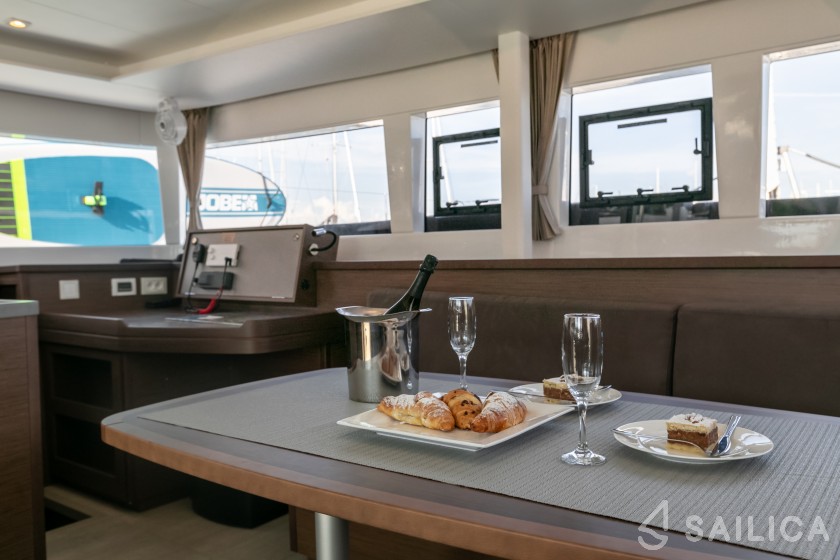 Lagoon 450  Flybridge - Yacht Charter Sailica
