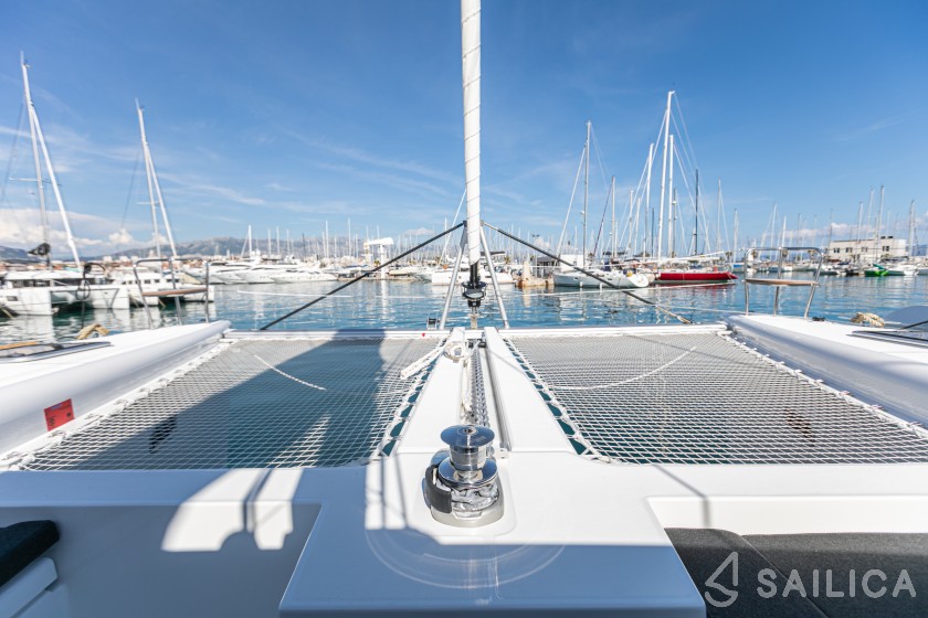 Lagoon 450  Flybridge - Yacht Charter Sailica