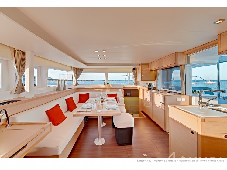 Lagoon 450  Flybridge - Yacht Charter Sailica