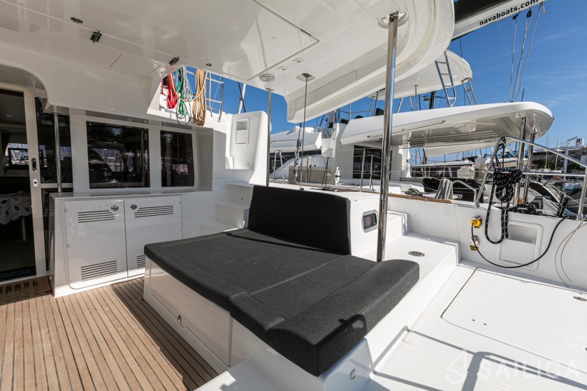 Lagoon 450  Flybridge - Yacht Charter Sailica