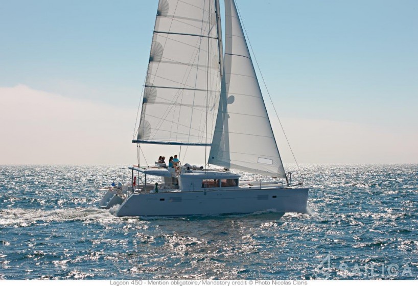 Lagoon 450  Flybridge - Yacht Charter Sailica