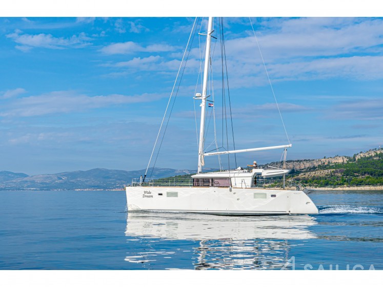 Lagoon 450  Flybridge - Yacht Charter Sailica