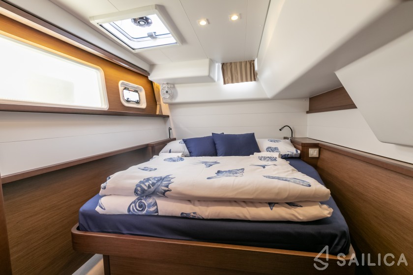 Lagoon 450  Flybridge - Yacht Charter Sailica