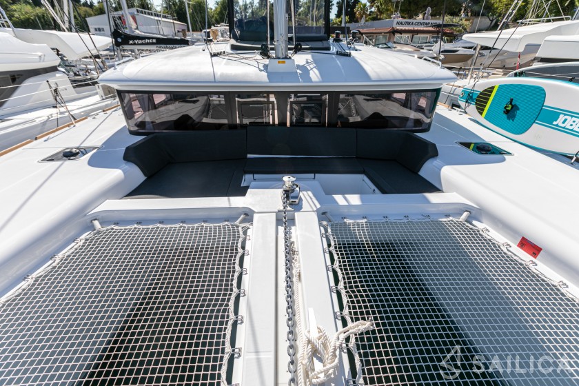 Lagoon 450  Flybridge - Yacht Charter Sailica