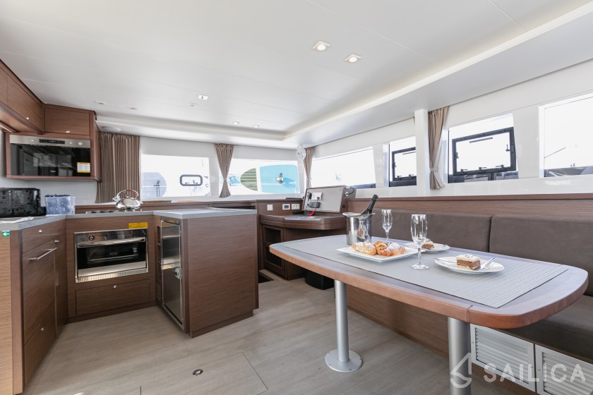Lagoon 450  Flybridge - Yacht Charter Sailica