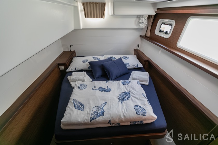 Lagoon 450  Flybridge - Yacht Charter Sailica