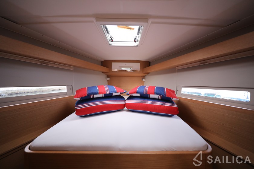 Dufour 430 Grand Large - Yacht Charter Sailica
