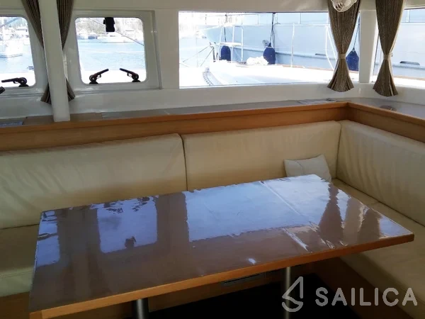 Lagoon 450  Flybridge - Yacht Charter Sailica