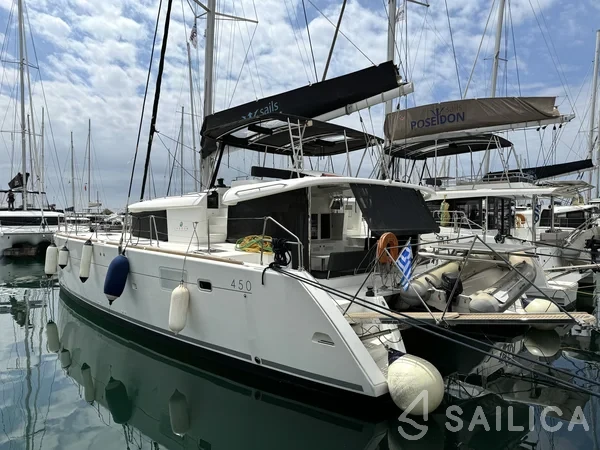 Lagoon 450  Flybridge - Yacht Charter Sailica