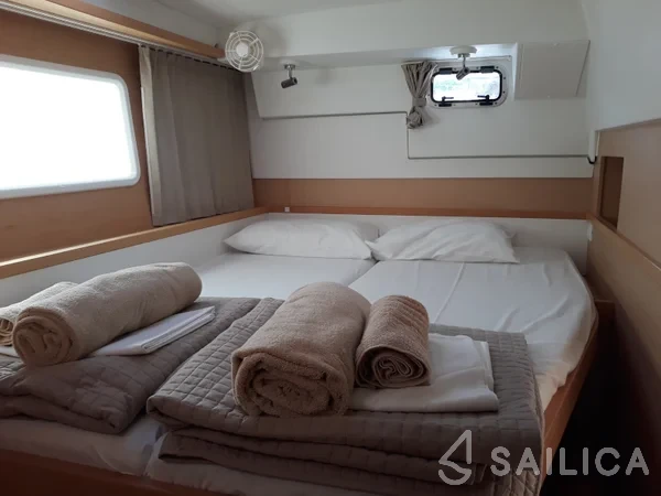 Lagoon 450  Flybridge - Yacht Charter Sailica