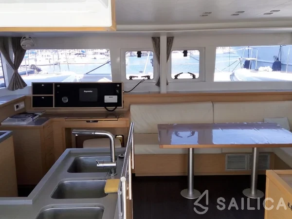 Lagoon 450  Flybridge - Yacht Charter Sailica