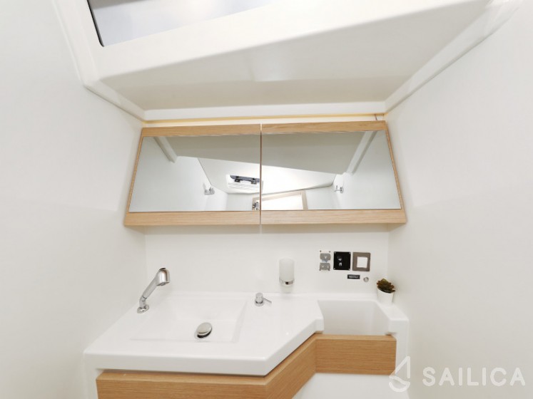 Oceanis 46.1 - Yacht Charter Sailica