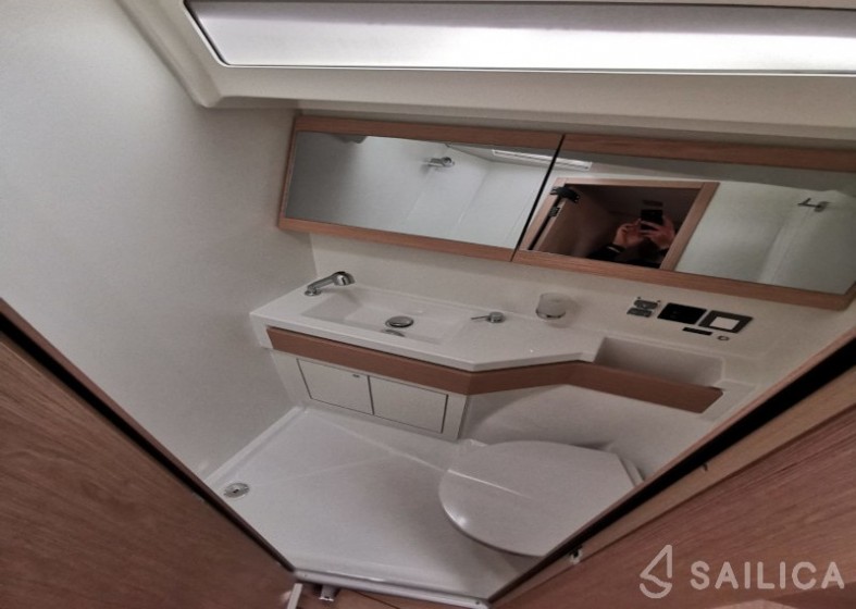 Oceanis 46.1 - Yacht Charter Sailica
