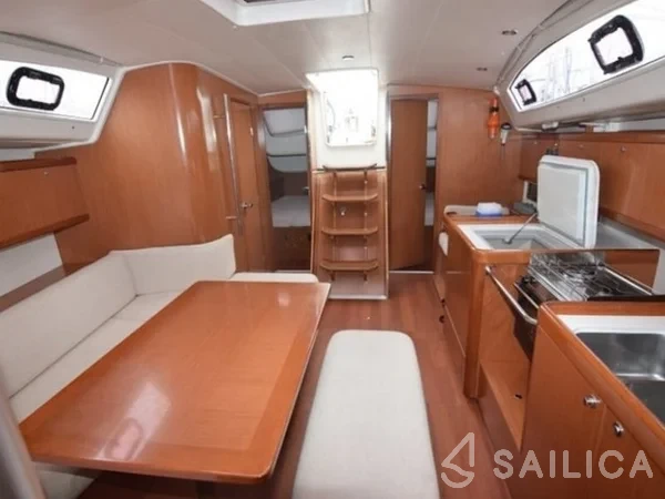 Oceanis 40 - Yacht Charter Sailica
