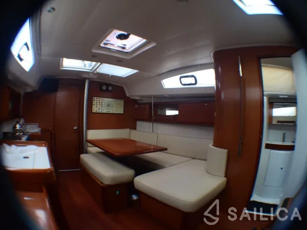 Oceanis 40 - Yacht Charter Sailica