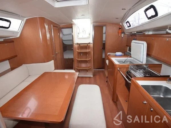 Oceanis 40 - Yacht Charter Sailica