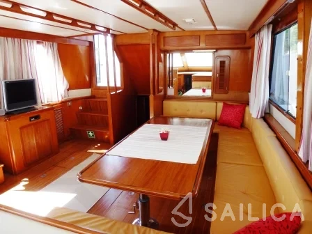 Staryacht 1940 - Yacht Charter Sailica