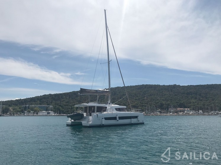 Bali 4.8  - Yacht Charter Sailica