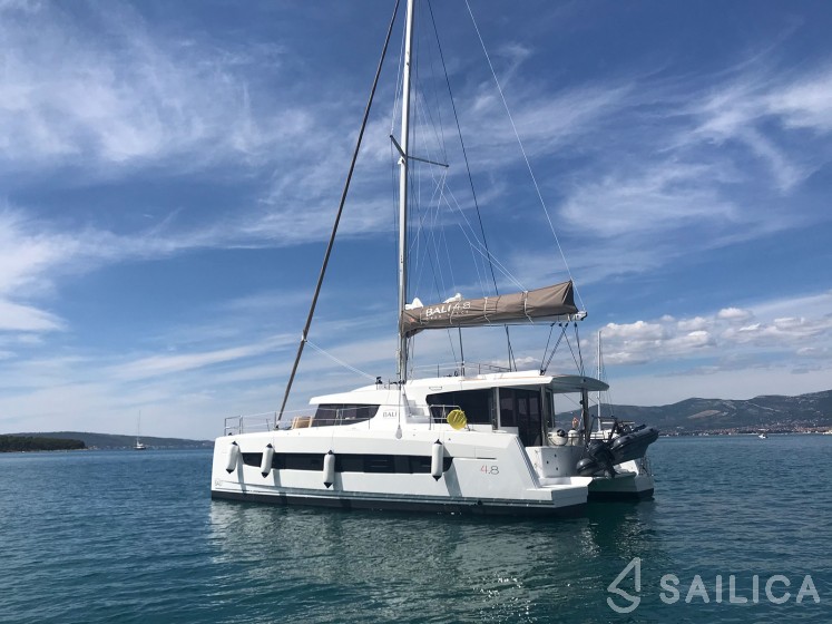 Bali 4.8  - Yacht Charter Sailica