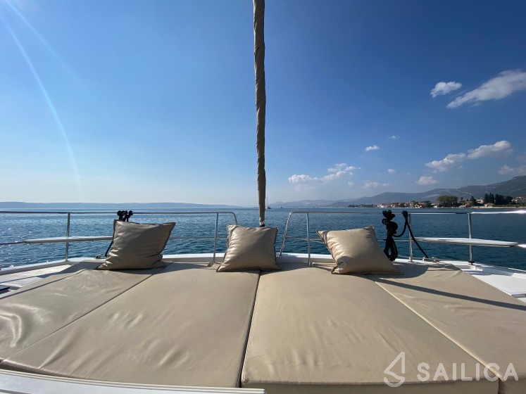 Bali 4.8  - Yacht Charter Sailica