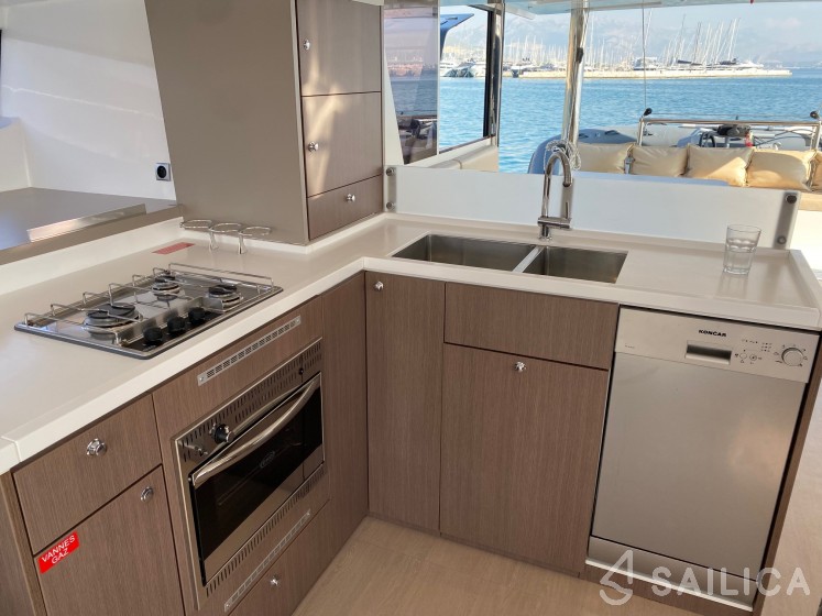 Bali 4.8  - Yacht Charter Sailica