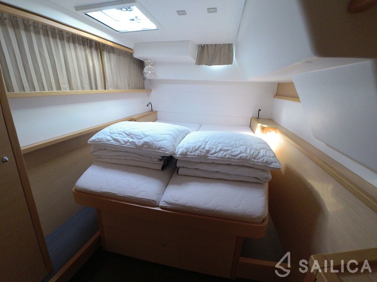 Lagoon 450  Flybridge - Yacht Charter Sailica