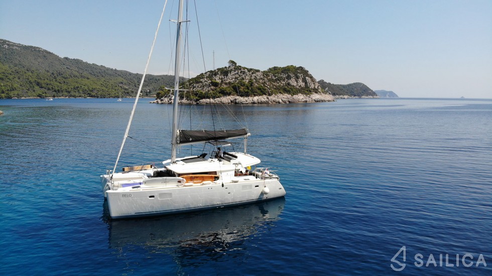 Lagoon 450  Flybridge - Yacht Charter Sailica