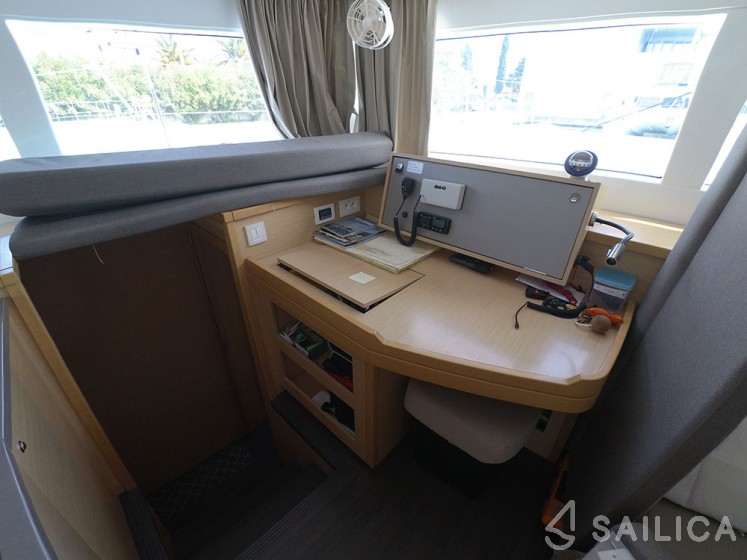 Lagoon 450  Flybridge - Yacht Charter Sailica