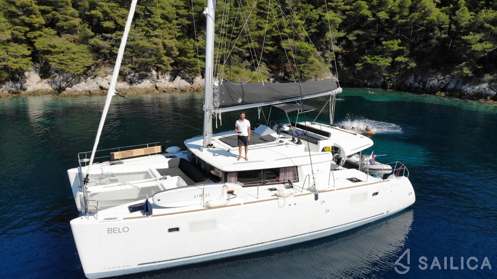 Lagoon 450  Flybridge - Yacht Charter Sailica