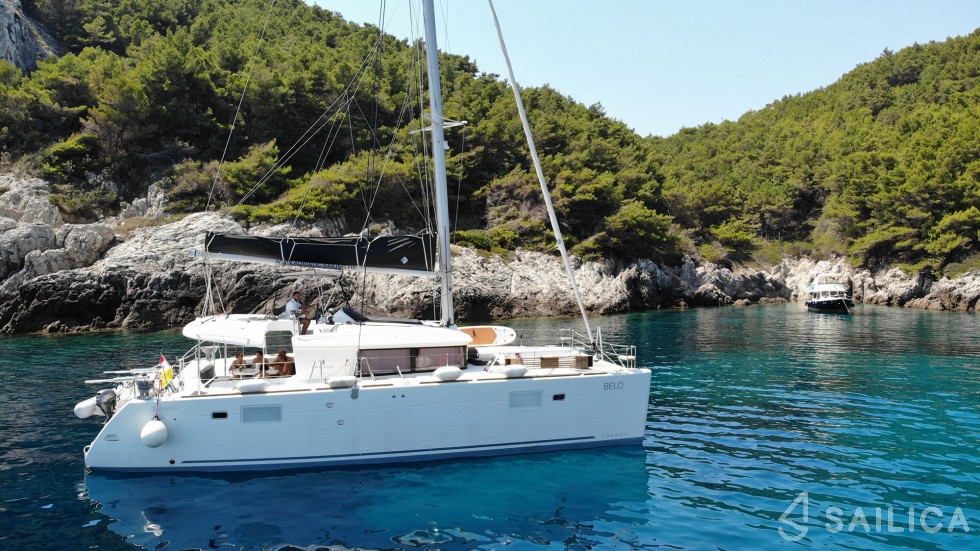 Lagoon 450  Flybridge - Yacht Charter Sailica
