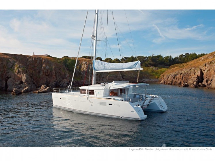Lagoon 450  Flybridge - Yacht Charter Sailica