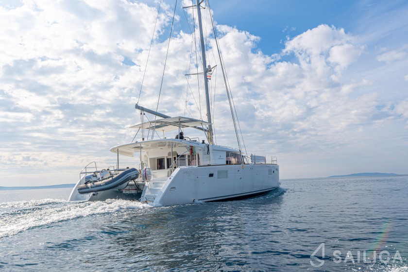 Lagoon 450  Flybridge - Yacht Charter Sailica