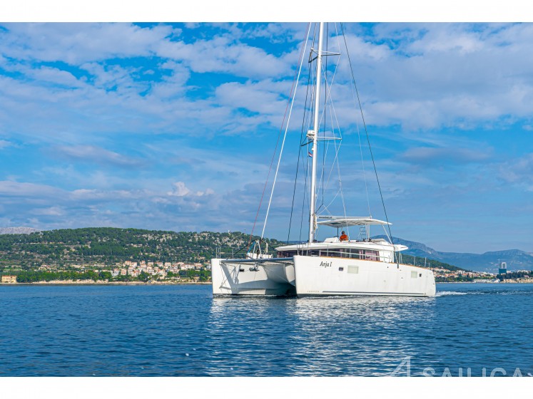 Lagoon 450  Flybridge - Yacht Charter Sailica