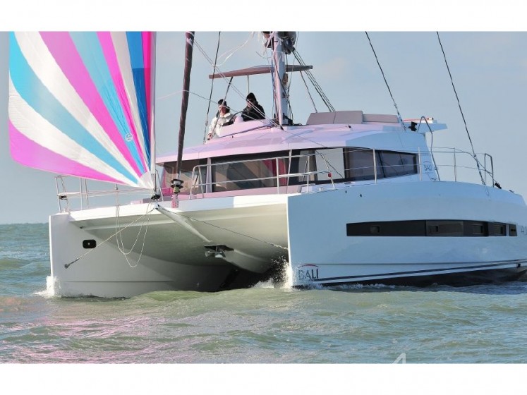 Bali 4.1 - Yacht Charter Sailica