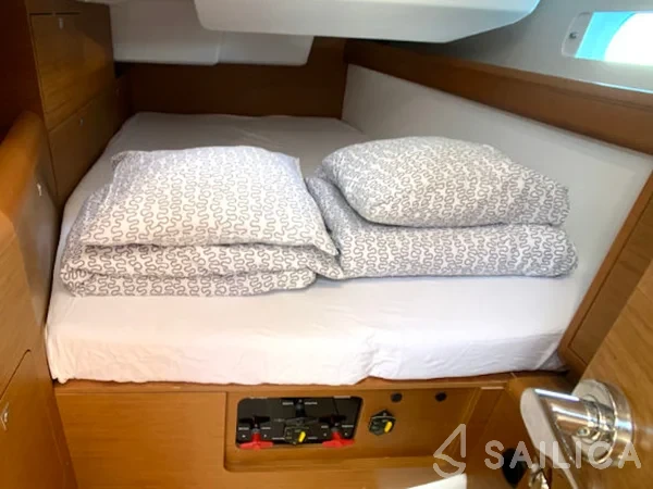 Sun Odyssey 479 - Yacht Charter Sailica